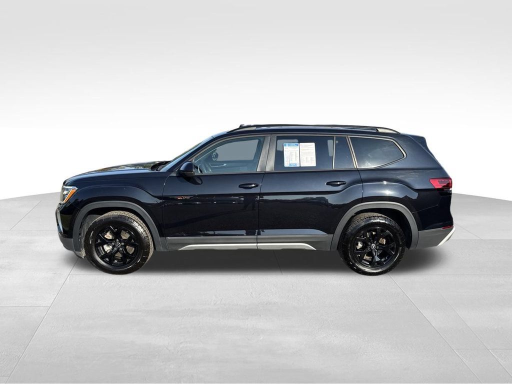 Used 2024 Volkswagen Atlas Peak Edition SE AWD/4WD image 4