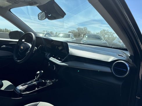 Used 2025 Chevrolet Trax LT image 15