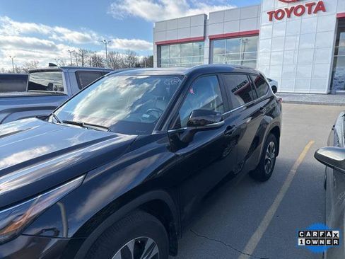 Certified 2024 Toyota Highlander XLE image 38