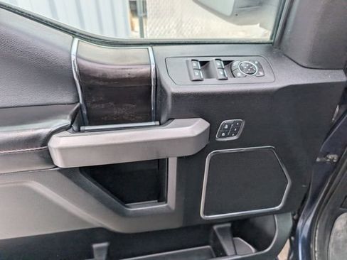 Used 2018 Ford F150 Platinum w/ Equipment Group 701A Luxury image 11