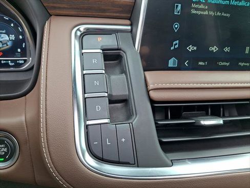 Used 2023 Chevrolet Suburban High Country w/ Premium Package 2 image 4