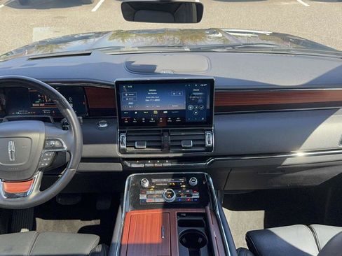 Used 2024 Lincoln Navigator Reserve image 36