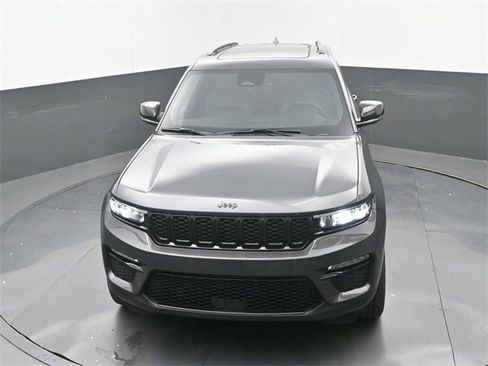 Used 2025 Jeep Grand Cherokee Limited w/ Black Appearance Package image 14