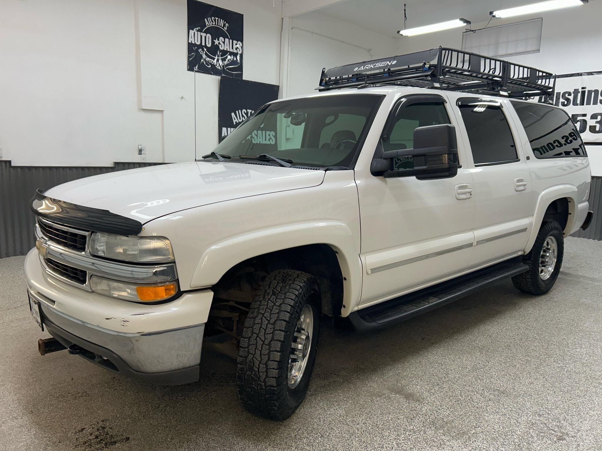Used 2003 Chevrolet Suburban 2500 LT w/ LT Preferred Equipment Group AWD/4WD image 3