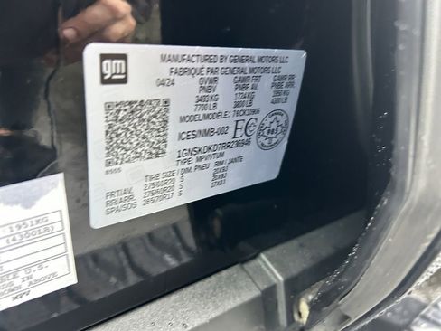 Used 2024 Chevrolet Suburban Z71 image 34