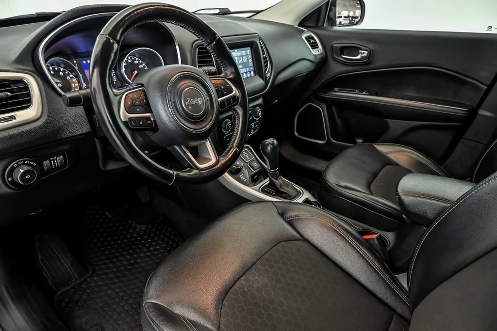 Used 2020 Jeep Compass Latitude w/ Cold Weather Group AWD/4WD image 11