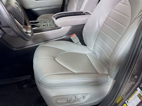 Certified 2023 Toyota Highlander XLE image 17