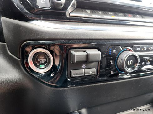 Used 2024 Chevrolet Silverado 2500 High Country AWD/4WD image 3
