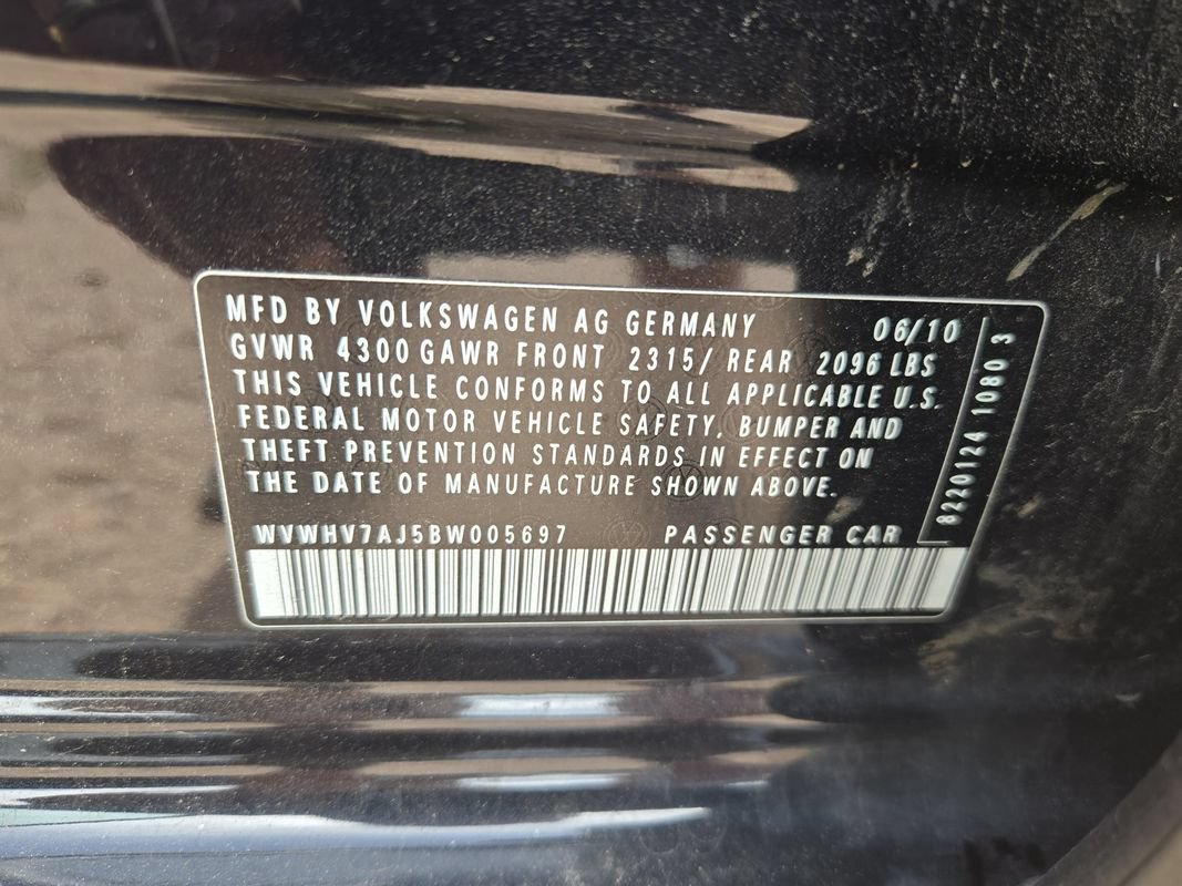 Used 2011 Volkswagen Golf 4-Door FWD image 9