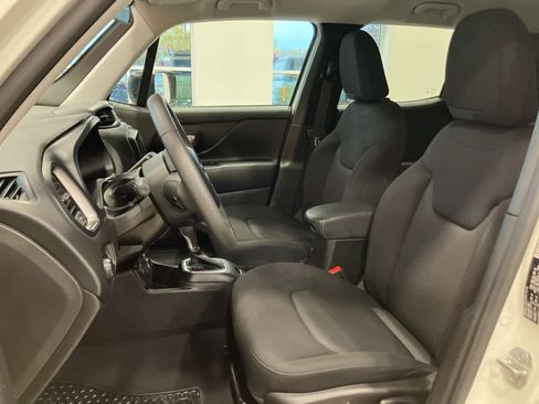 Used 2023 Jeep Renegade Latitude image 10