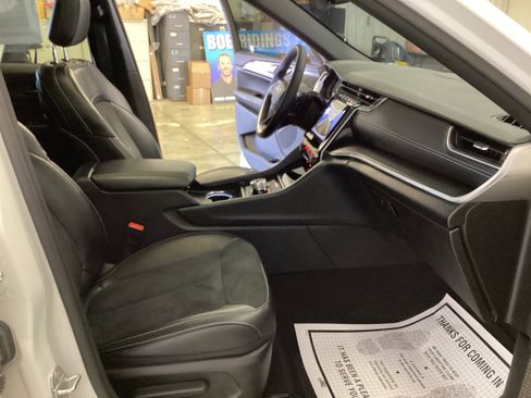 Used 2024 Jeep Grand Cherokee Altitude image 35