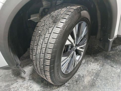 Used 2023 Nissan Rogue SV w/ SV Premium Package image 32