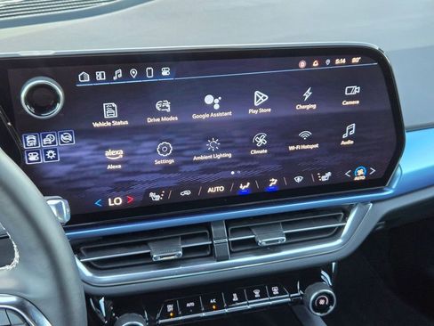 Used 2025 Chevrolet Equinox EV LT w/ Convenience Package image 17