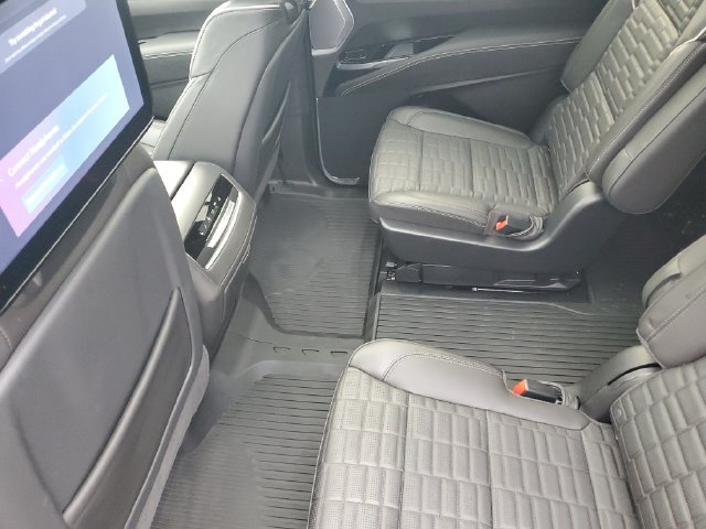 Used 2025 Cadillac Escalade ESV Premium Luxury Platinum w/ LPO, Floor Liner Package AWD/4WD image 31