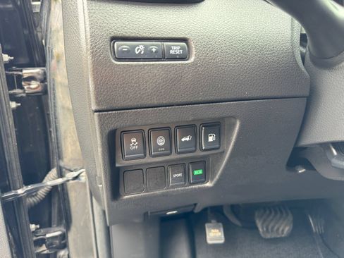 Used 2019 Nissan Rogue SV FWD image 12