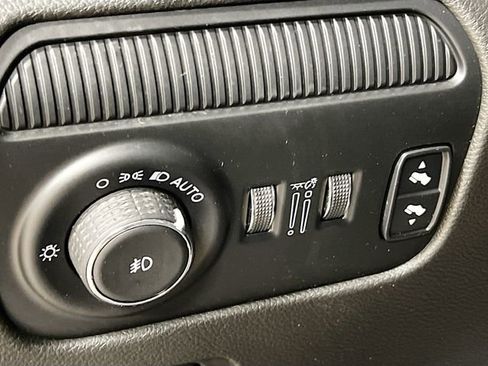 Used 2022 Jeep Wagoneer Series III w/ Flexible Seating Group image 10