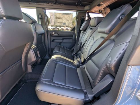 New 2025 Ford Bronco Outer Banks w/ Sasquatch Package image 14