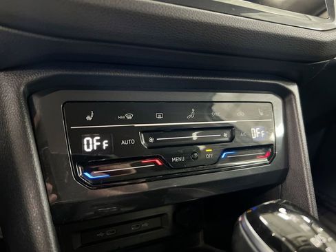 Used 2023 Volkswagen Tiguan SE image 16