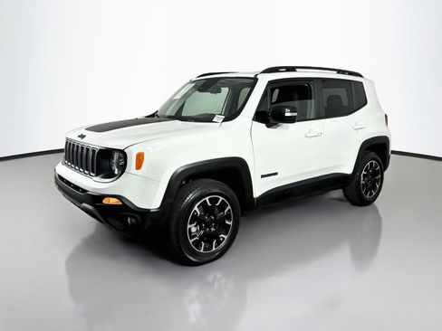 Used 2023 Jeep Renegade Latitude AWD/4WD image 3