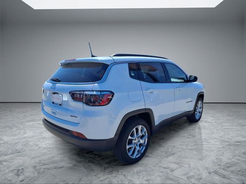 Used 2023 Jeep Compass Latitude AWD/4WD image 7