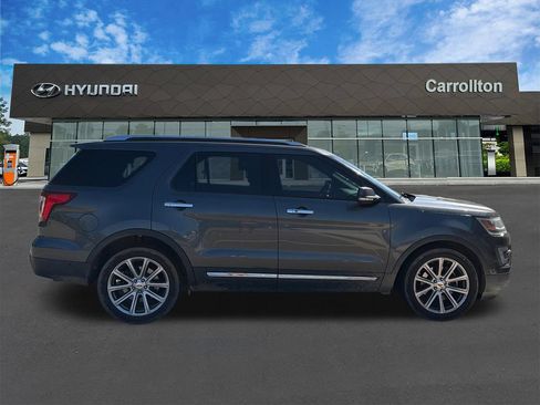 Used 2017 Ford Explorer Limited w/ Equipment Group 301A FWD image 4