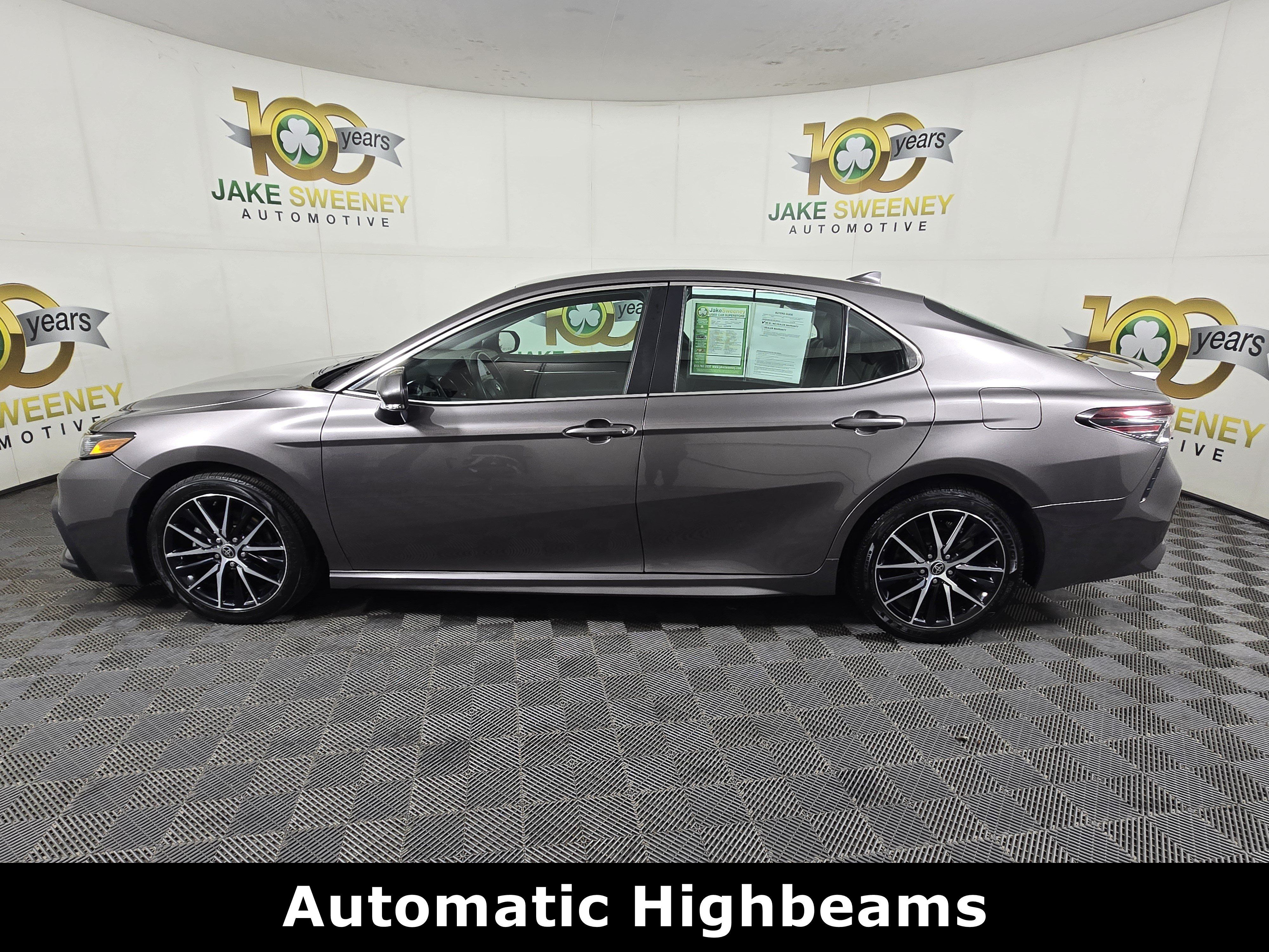 Used 2022 Toyota Camry SE FWD image 4