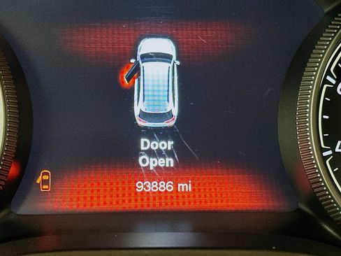 Used 2017 Jeep Cherokee Limited w/ Luxury Group FWD image 19