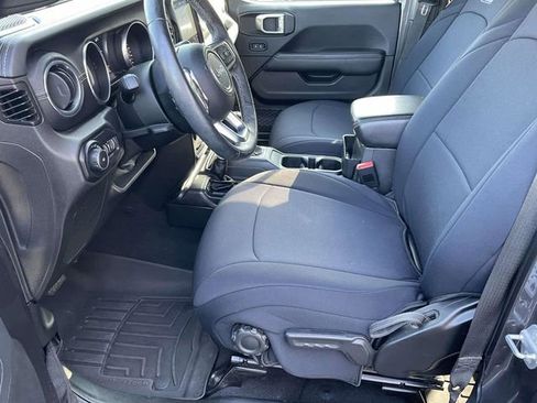 Used 2018 Jeep Wrangler Unlimited Sahara image 7