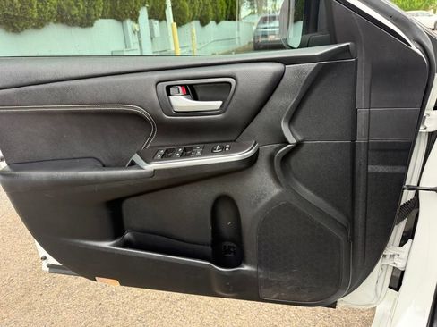 Used 2017 Toyota Camry XLE w/ Moonroof Package FWD image 21