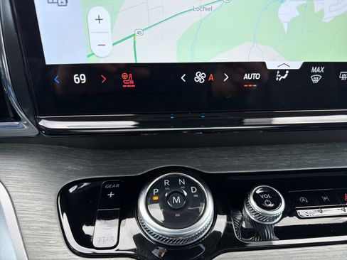 Used 2025 Ford Expedition Max Platinum w/ Driver's Package image 29