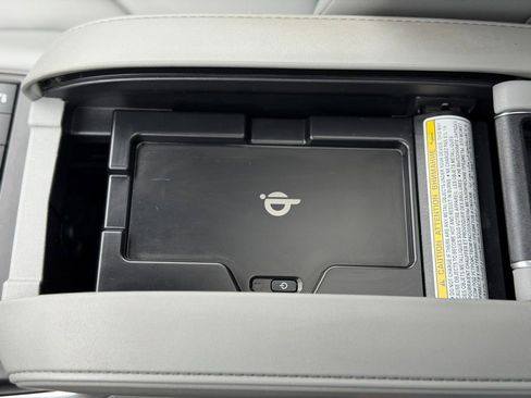 Used 2022 Toyota Highlander XLE AWD/4WD image 26
