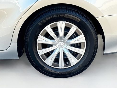 Used 2022 Toyota Camry LE FWD image 30