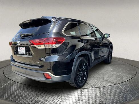 Used 2019 Toyota Highlander AWD V6 image 3