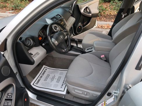 Used 2008 Toyota RAV4 Limited image 10
