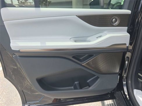 New 2027 Lincoln Navigator L Black Label RWD image 12