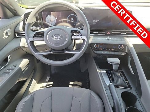 Used 2024 Hyundai Elantra SEL image 3