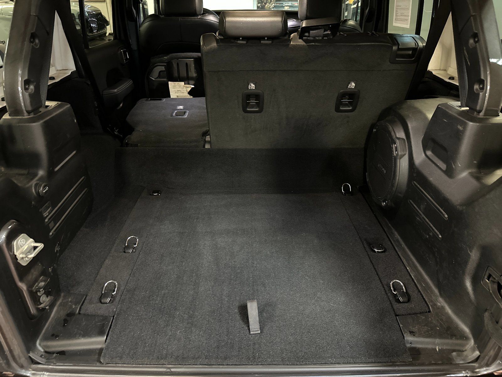 Used 2023 Jeep Wrangler Unlimited Sahara AWD/4WD image 14