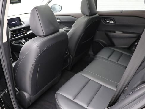 Used 2023 Nissan Rogue SV w/ SV Premium Package image 11