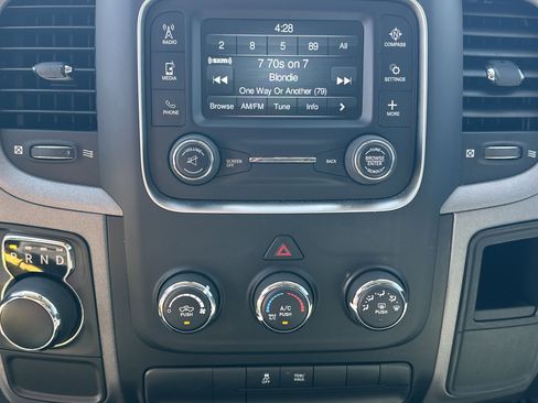 Used 2017 RAM 1500 Express RWD image 29