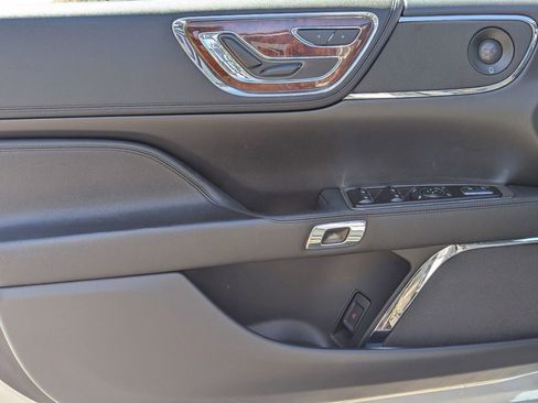 Used 2020 Lincoln Continental AWD w/ Premium Package image 12