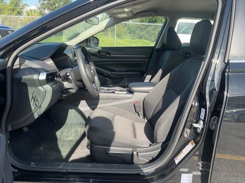 Used 2024 Nissan Altima 2.5 S FWD image 19