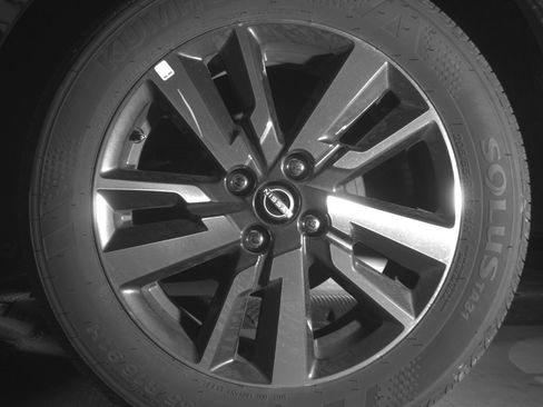 Used 2025 Nissan Versa SV FWD image 14