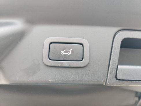 Certified 2021 Land Rover Range Rover Velar R-Dynamic S image 34