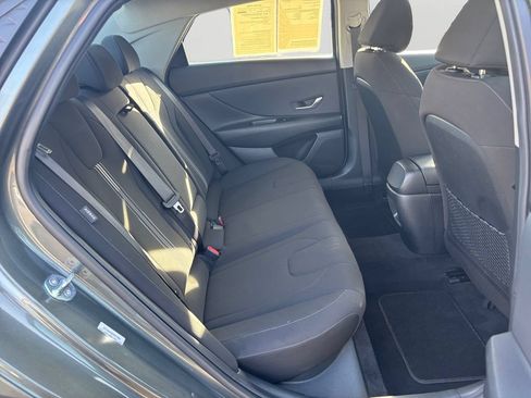 Used 2025 Hyundai Elantra SEL FWD image 13