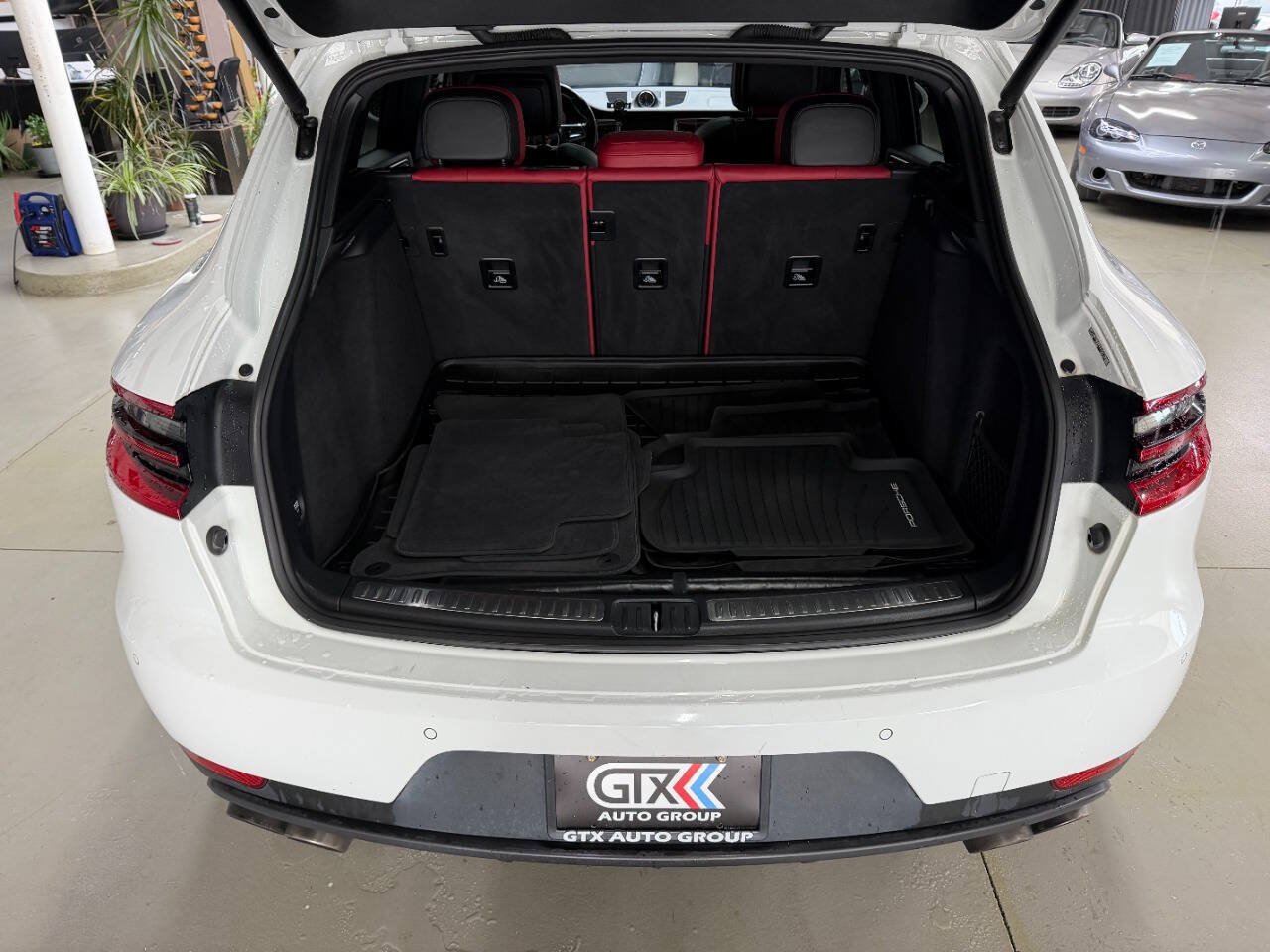 Used 2017 Porsche Macan S AWD/4WD image 9