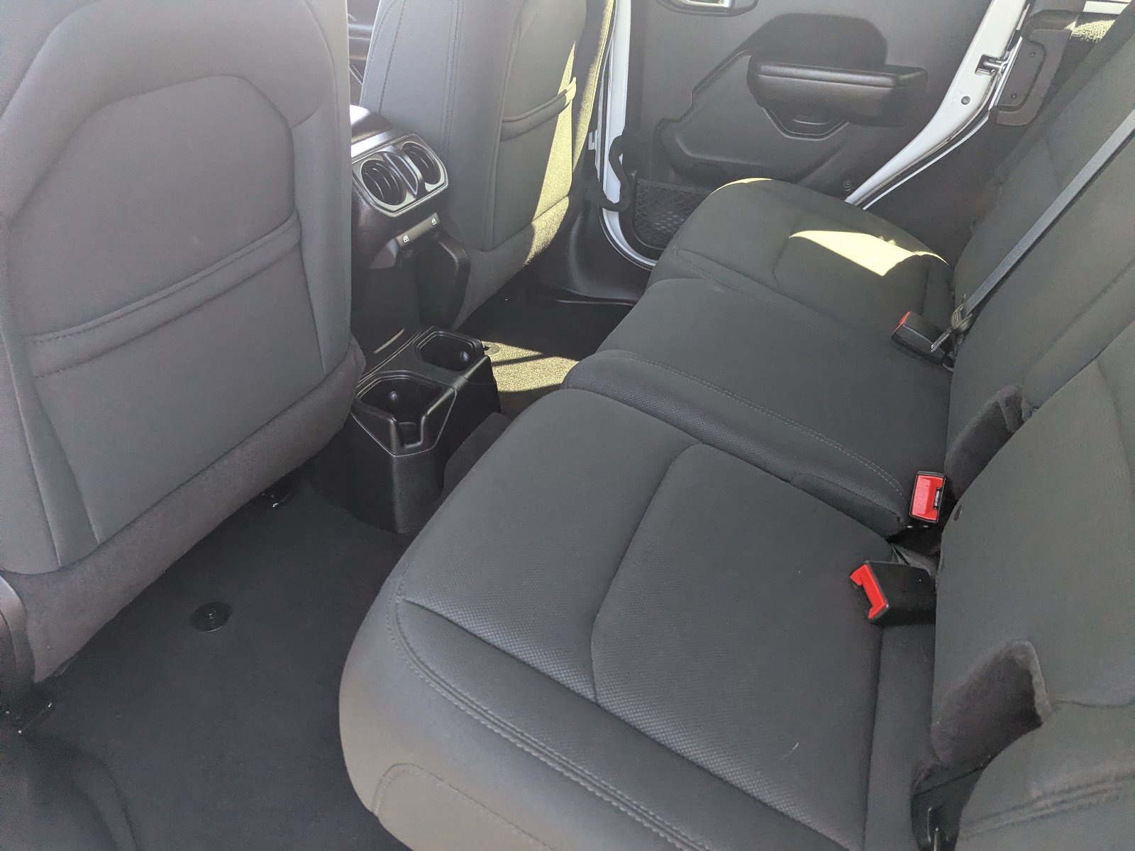 Used 2018 Jeep Wrangler Unlimited Sport S AWD/4WD image 17