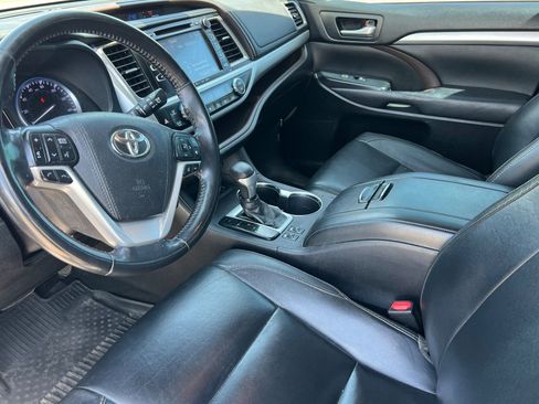 Used 2018 Toyota Highlander XLE AWD/4WD image 10