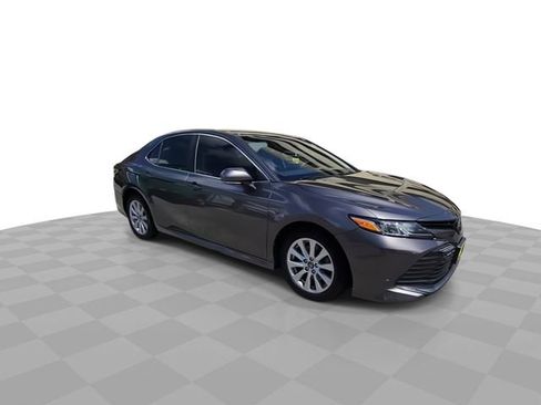 Used 2018 Toyota Camry LE w/ Convenience Package image 2