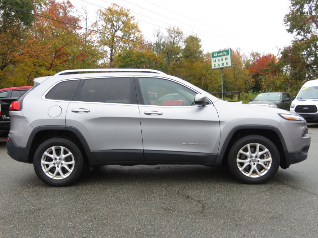 Used 2016 Jeep Cherokee Latitude w/ Safety/Convenience Group AWD/4WD image 4