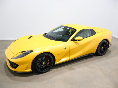 Used 2022 Ferrari 812 GTS image 14